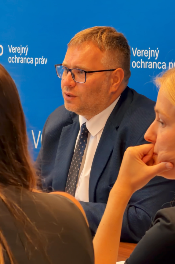 Spájame inštitúcie pre ochranu základných práv v rámci Migračného paktu