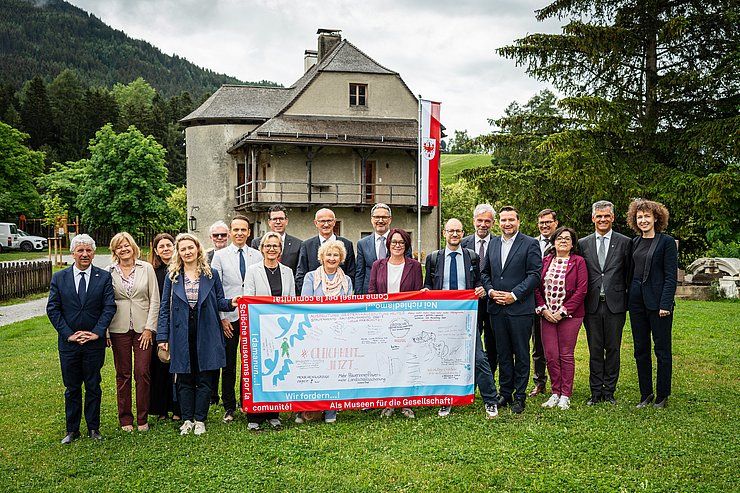 Euregio tagte auf Burg Trautson