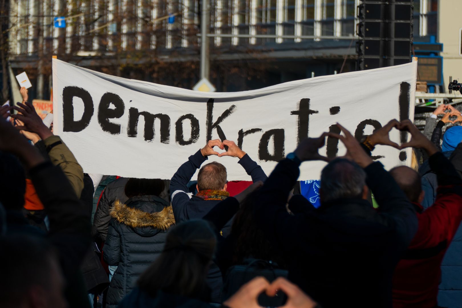 Demokratie vor Ort stärken und anlässlich des Ehrentages feiern!