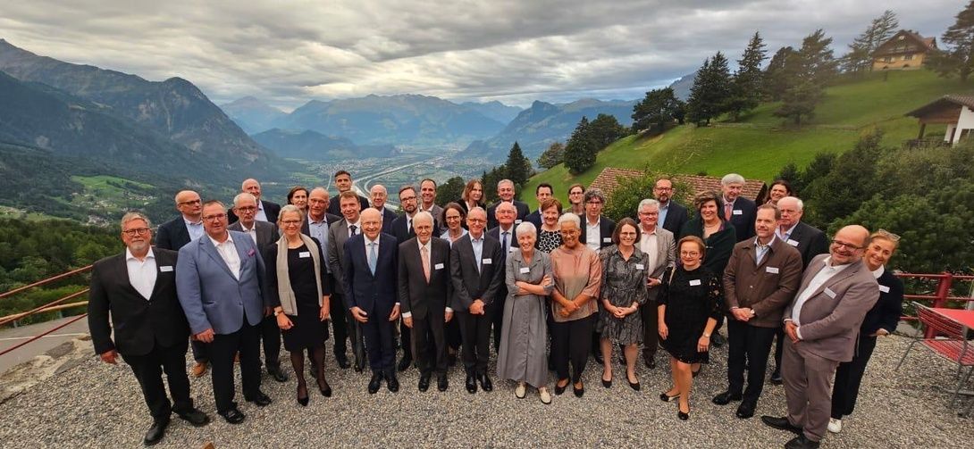 „Sechser-Treffen“ der deutschsprachigen Verfassungsgerichte, des EuGH und des EGMR in Liechtenstein