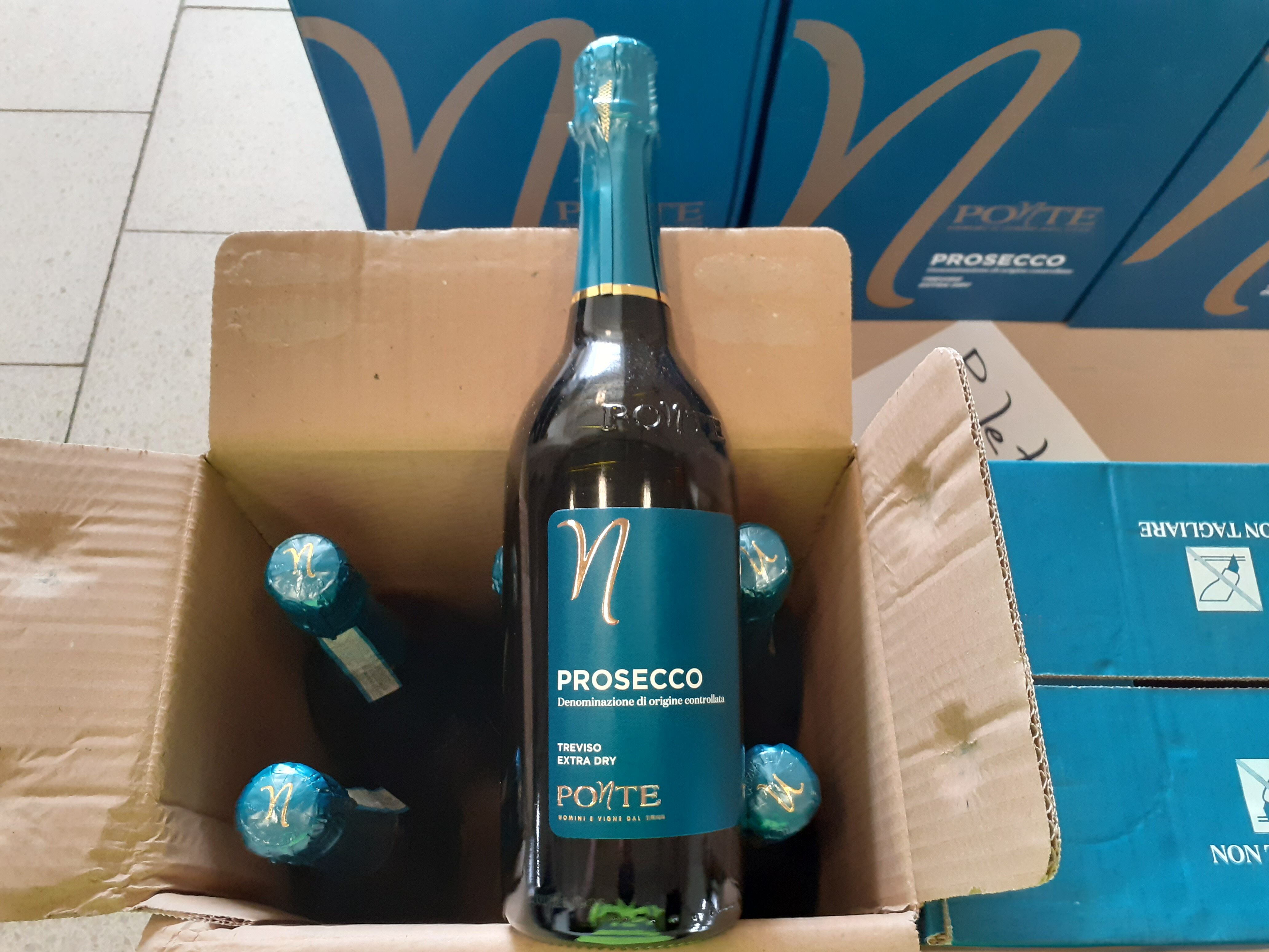 Jihomoravští celníci zmařili nelegální převoz alkoholu a nafty