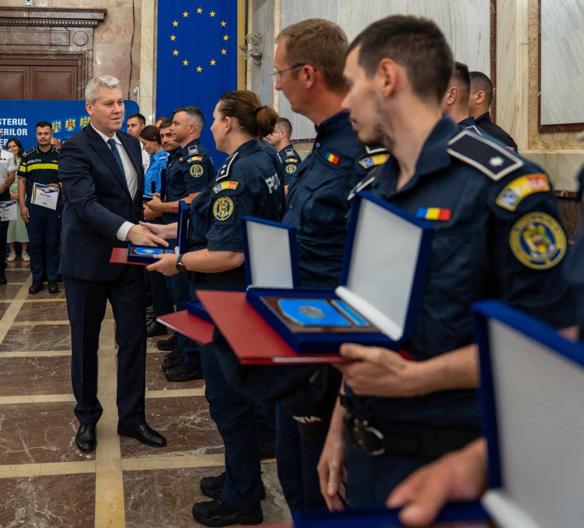 Ministerul Afacerilor Interne a marcat Ziua Drapelului Național prin recunoașterea meritelor angajaților săi