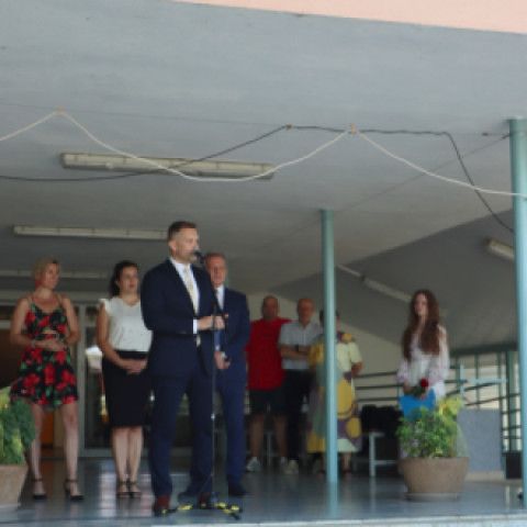 Školákom dnes začínajú prázdniny