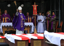 Ceremonia pogrzebowa żołnierzy NSZ ze Zgrupowania kpt. Henryka Flamego „Bartka”