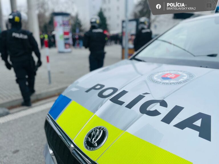 Dopravnú nehodu v obci Láb neprežil motocyklista, vodič narazil do stromu