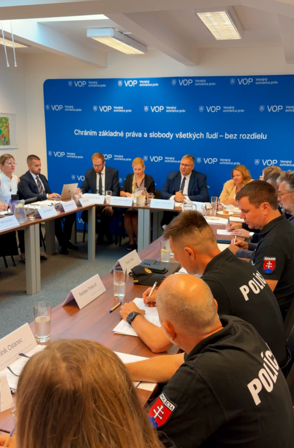 Spájame inštitúcie pre ochranu základných práv v rámci Migračného paktu