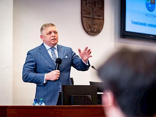 Diskusia predsedu vlády so študentmi v Trenčíne