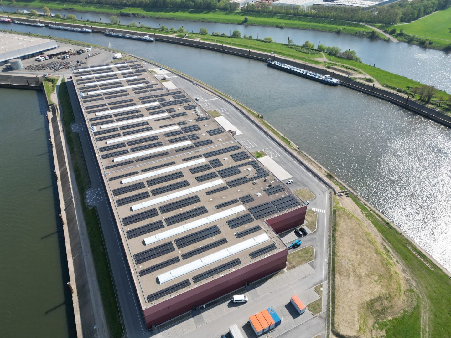 Photovoltaik: Solarport bringt erste Groß-Anlage im Duisburger Hafen ans Netz
