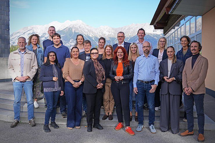 Pflege und Organisation Hand in Hand