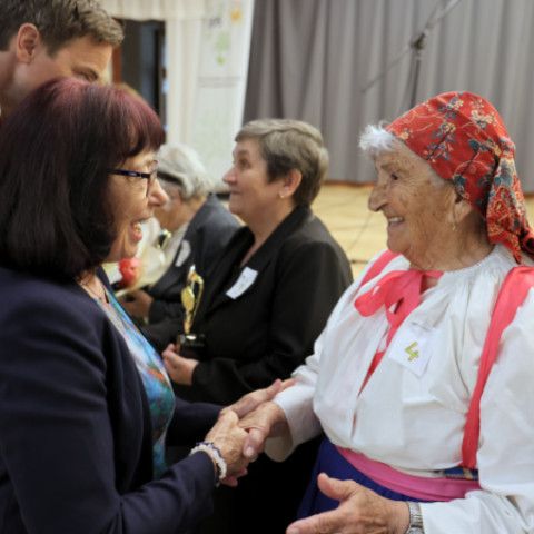 Babička roka 2026: Senický dom kultúry tlieskal pätnástim úžasným dámam!