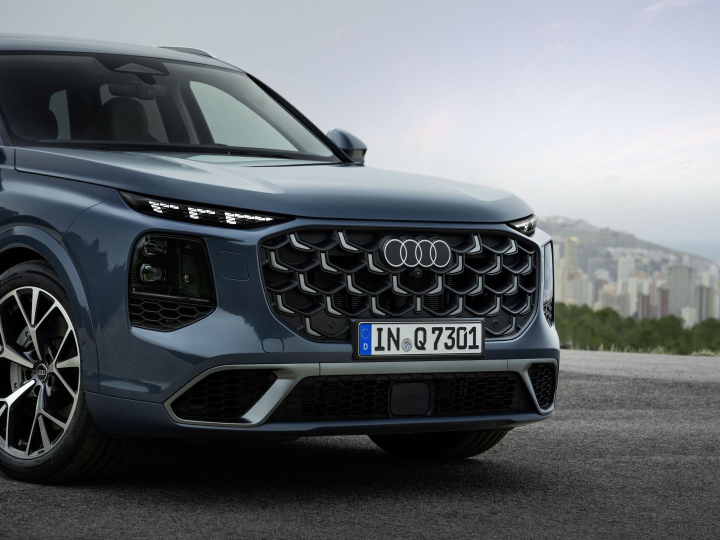 Third generation of the successful SUV: new Audi Q7 combines versatility and performance