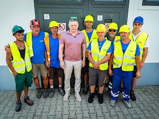 Robert Fico o ľuďoch pracujúcich vo vysokých teplotách: Robiť v týchto podmienkach je niekedy na hranici hrdinstva