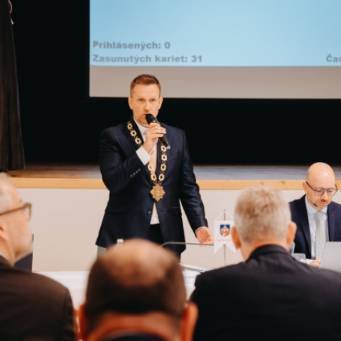Krajskí poslanci rokovali v Senici o ďalších investíciách do regiónu
