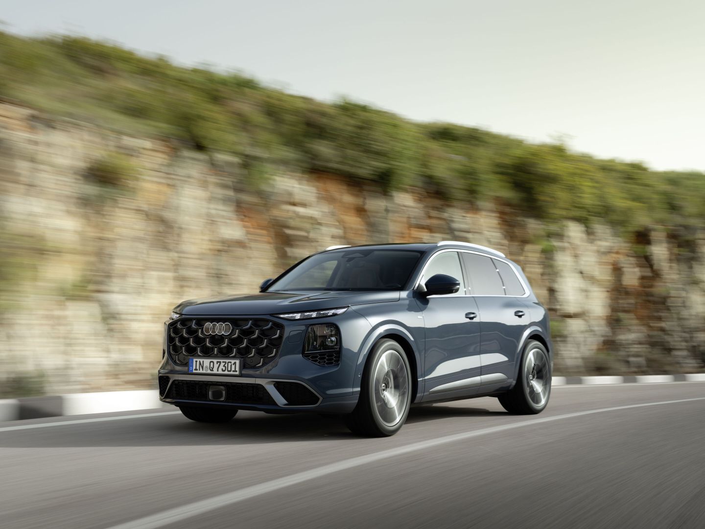 Third generation of the successful SUV: new Audi Q7 combines versatility and performance