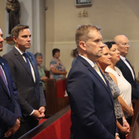 Slávnostné zastupiteľstvo vzdalo poctu Jánovi Petrovi a Miloslavovi Chomovi