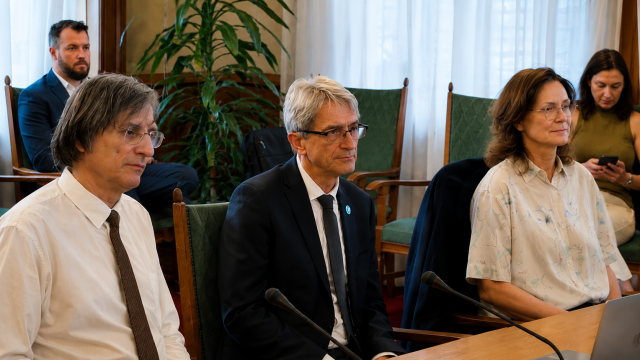 Pósfai Mihály az Országgyűlés Oktatási Bizottságának ülésén