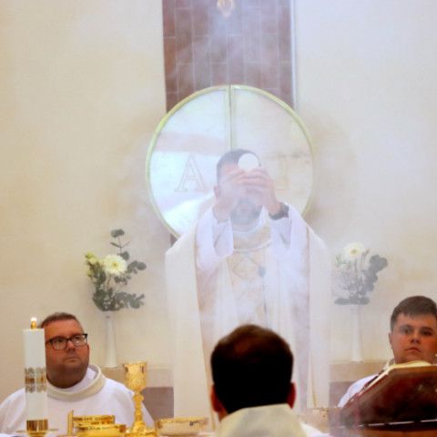 Novokňaz Jakub Jurkovič slávil v Senici primičnú svätú omšu