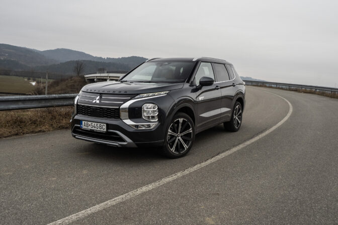 Mitsubishi Outlander PHEV: Skutočných 80 km na elektrinu a luxus, ktorý prekvapí
