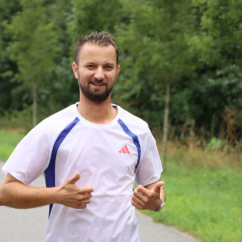 Behať by chceli, ale nemôžu. Seničania napriek dažďu bežali za tri deti