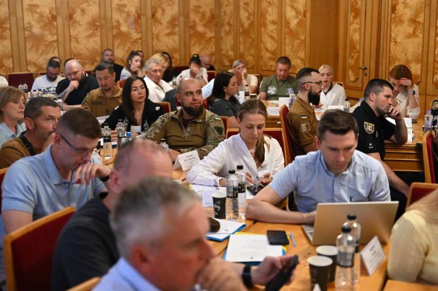 "Гідне майбутнє ветеранів – навчання, зайнятість, підприємництво": в Ужгороді відбулося засідання круглого столу