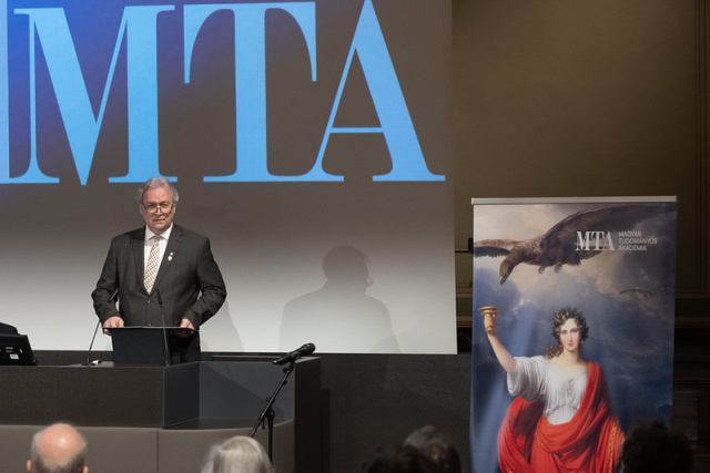 Az egyéni kutatói kiválóság mércéje– Az MTA új doktorait köszöntötték az Akadémia székházában