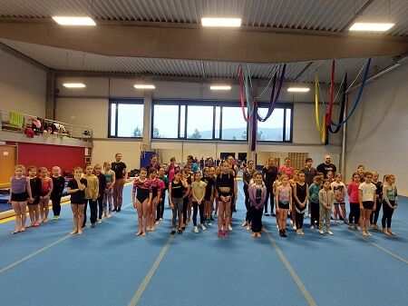Gymnastický kemp v Dobřichovicích přilákal přes 50 nadšených gymnastek