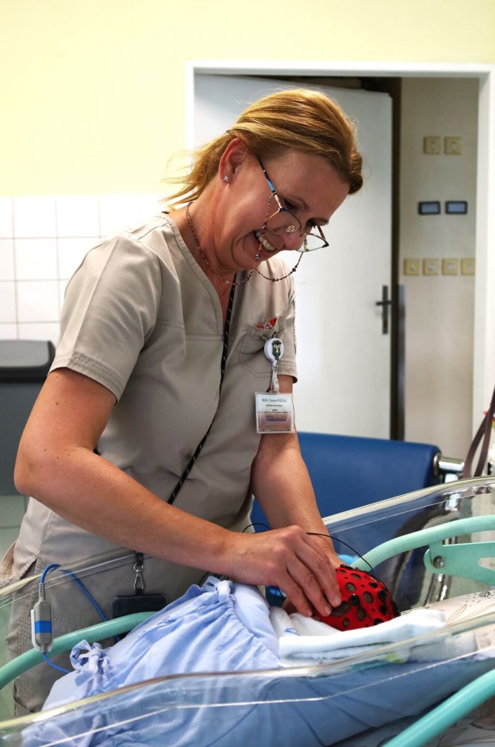Nový EEG prístroj posilňuje starostlivosť o najmenších pacientov na oddelení neonatológie