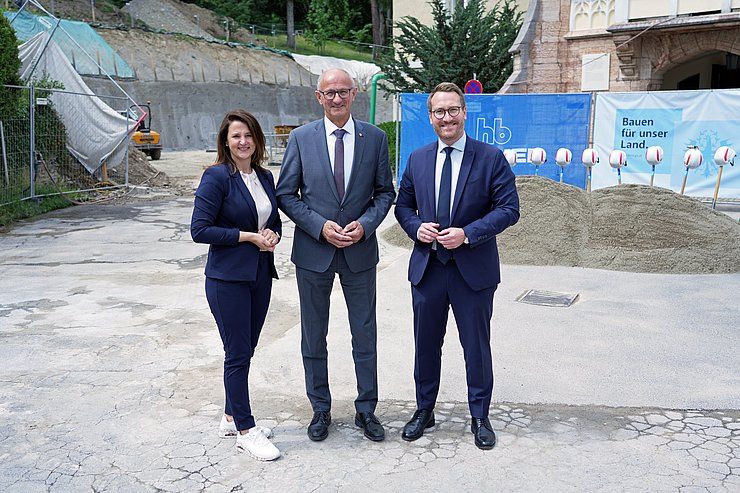 Spatenstich für Katastrophenschutzzentrum Schloss Mentlberg