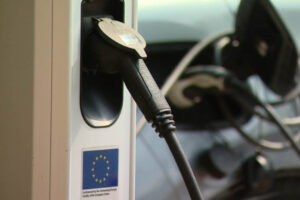 Začala sa realizácia projektu budovania nabíjacej infraštruktúry v Senci