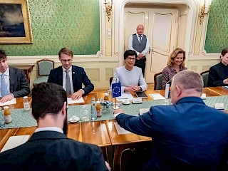 Predseda vlády SR Robert Fico prijal na úrade vlády eurokomisárku pre rozšírenie Martu Kosovú