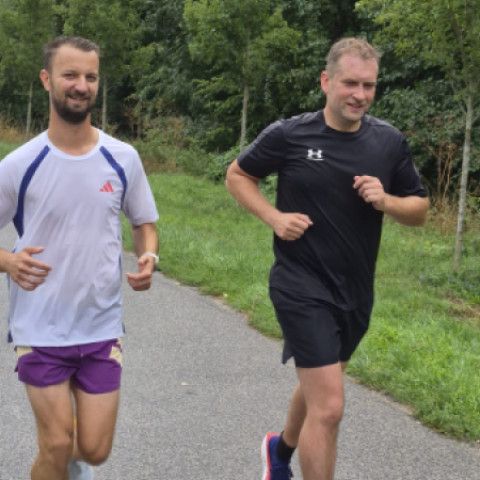 Behať by chceli, ale nemôžu. Seničania napriek dažďu bežali za tri deti