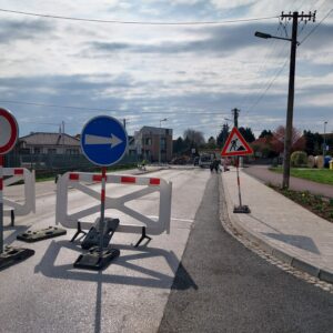 Asfaltovanie vozovky na Svätoplukovej pokračuje