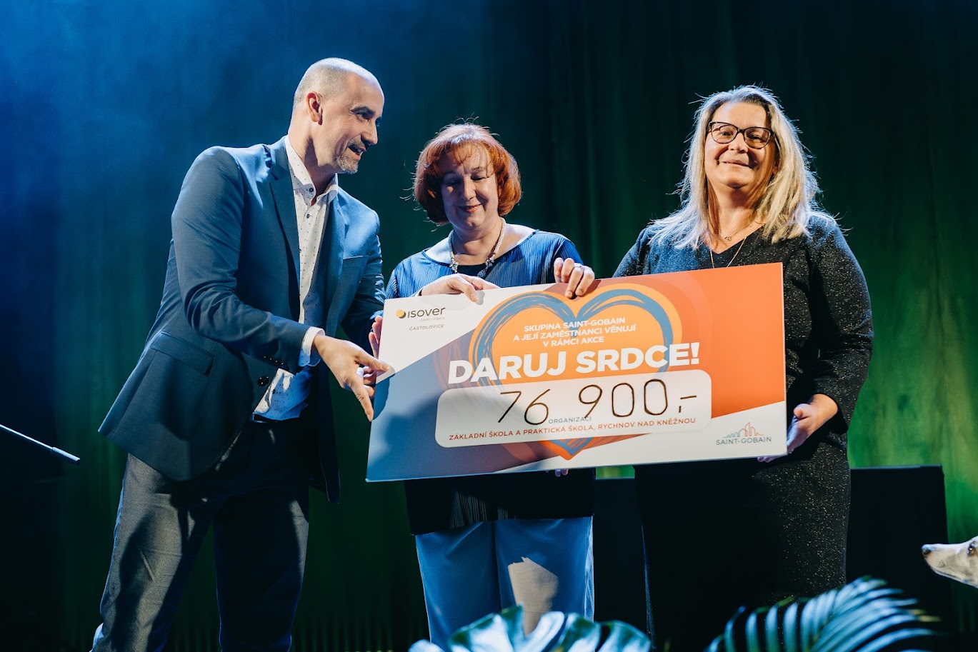 SKUPINA SAINT-GOBAIN A JEJÍ ZAMĚSTNANCI SPOJILI SÍLY A VYBRALI PŘES PŮL MILIONU KORUN