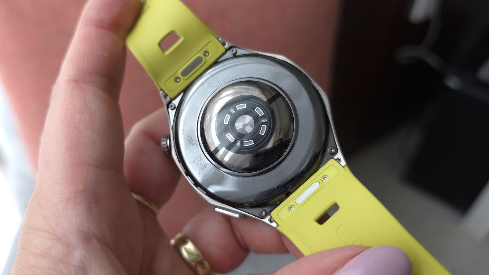 Recenzia Huawei Watch GT 7 Pro: Titán, zafír a dva týždne bez nabíjačky