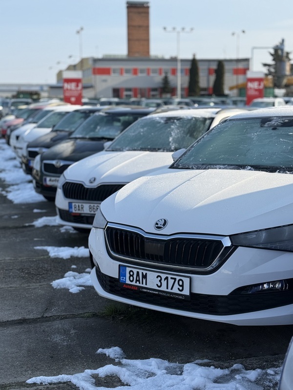 Na co si dát pozor při nákupu ojetého vozu v zimě? Odborníci radí: prověřený prodejce je základ