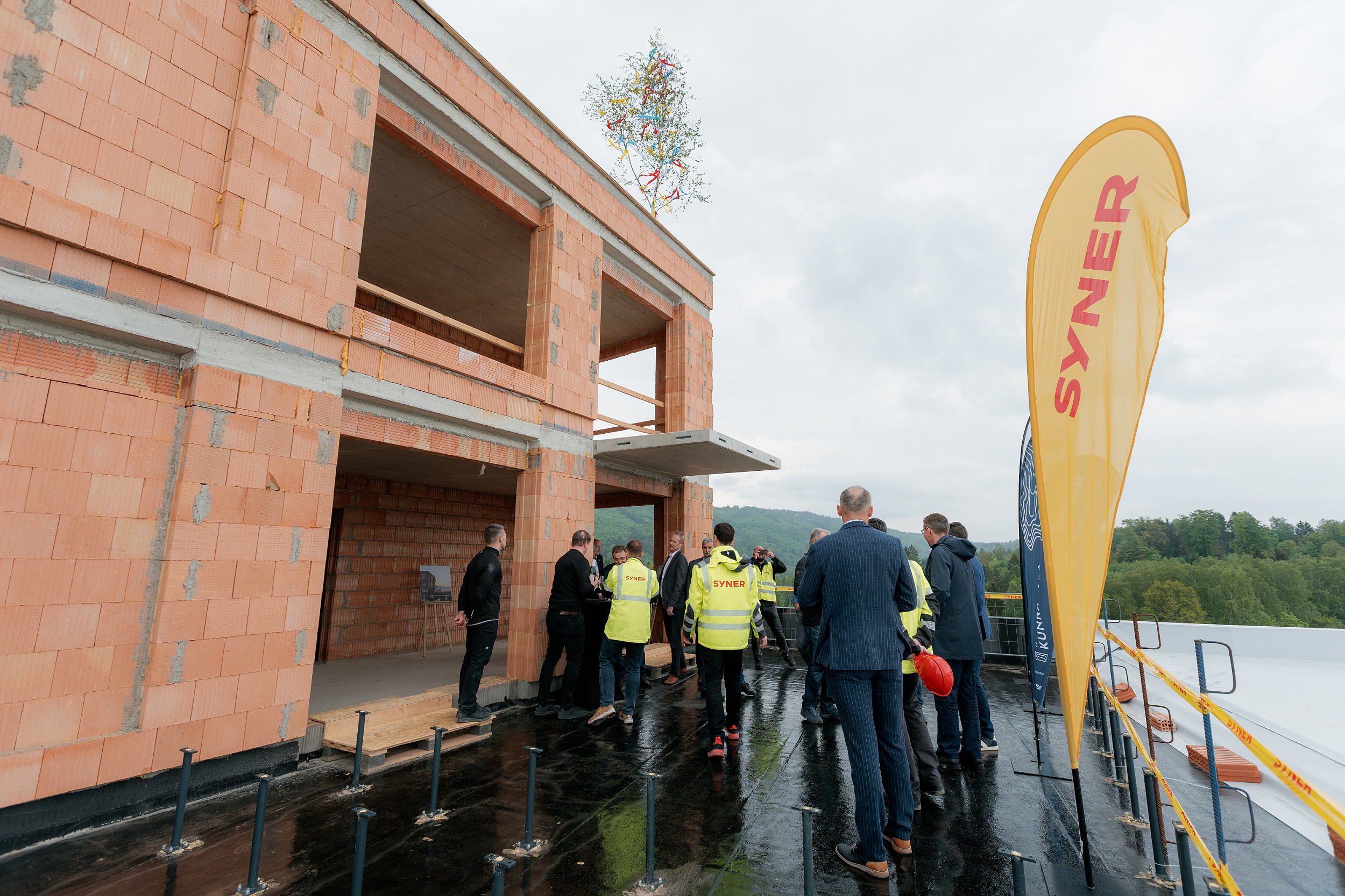 Vztyčení „glajchy“ a zastřešení první etapy nové čtvrti v Liberci – Nová Kunratická