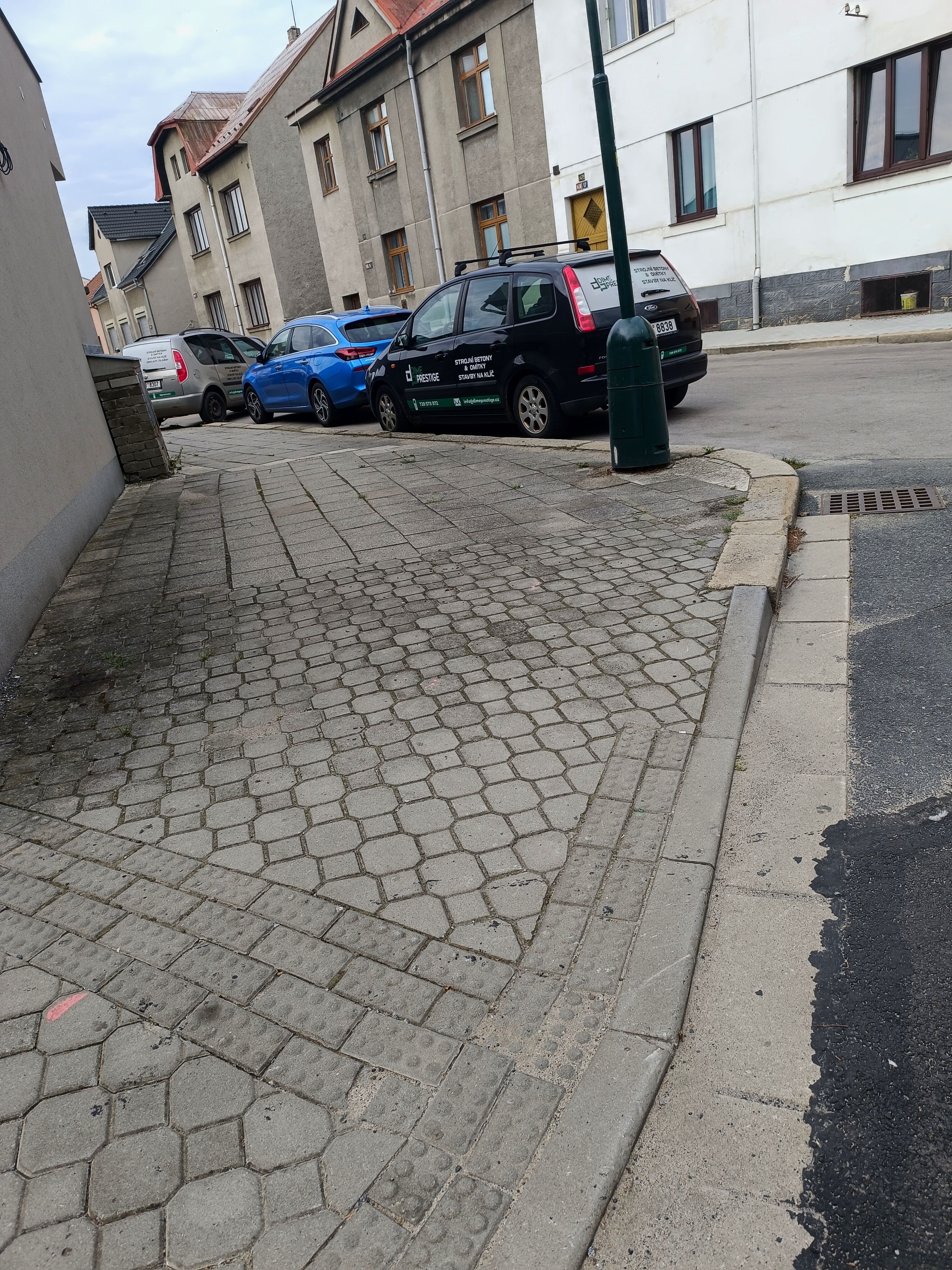 Celá ulice Boženy Němcové bude mít nový povrch