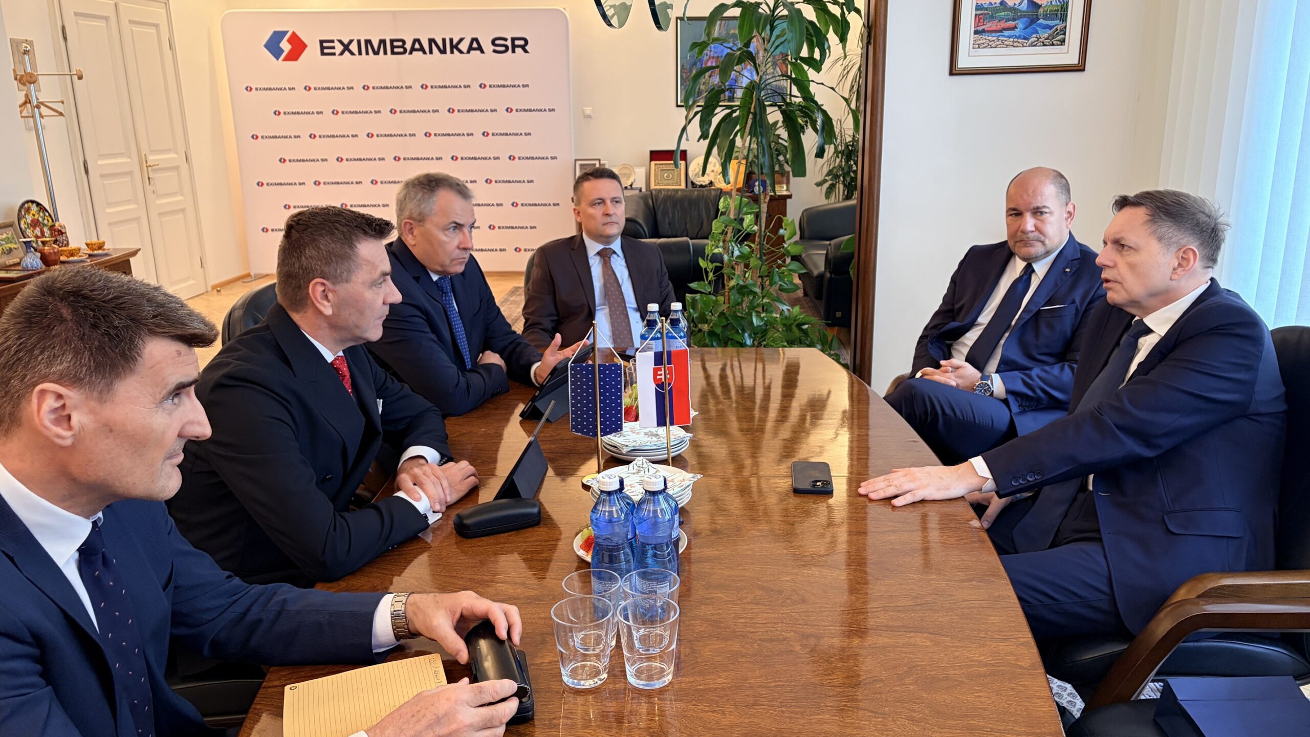 Guvernér a viceguvernér NBS v Eximbanke