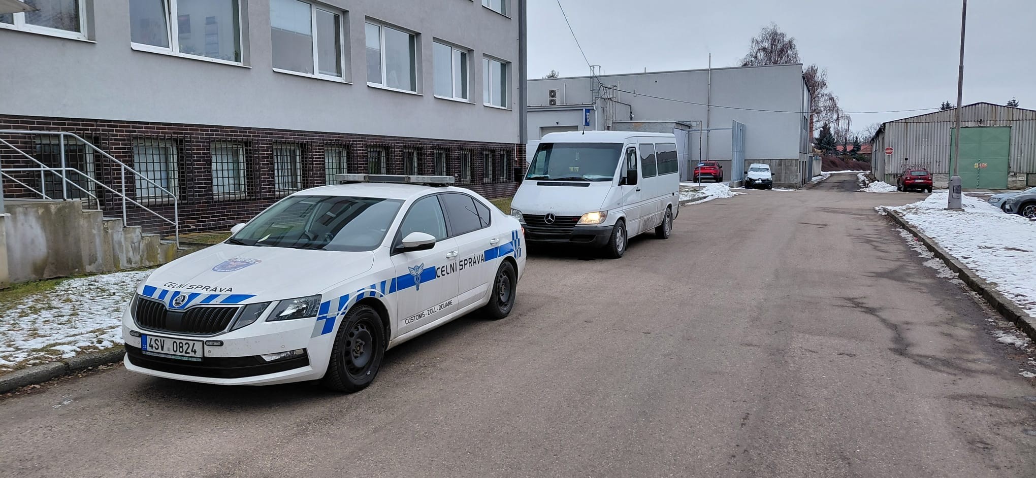 Hlídka středočeských celníků zadržela zboží porušující práva duševního vlastnictví v hodnotě originálů za 11 milionů korun