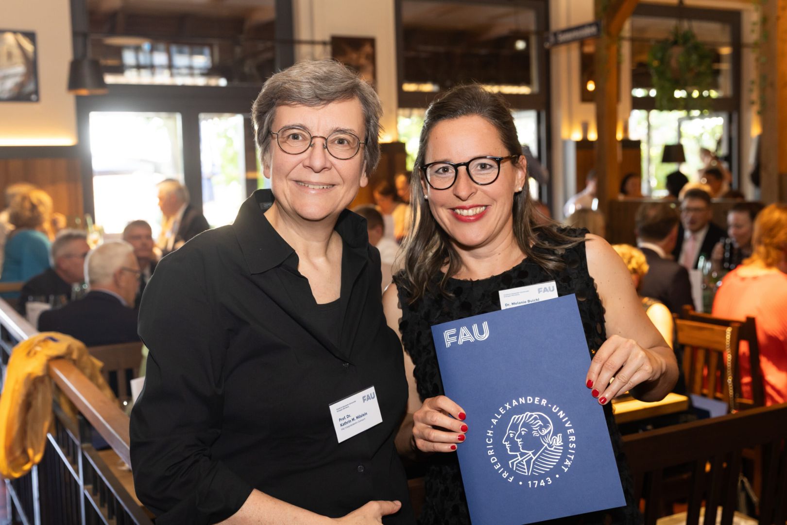 Alumni im Mittelpunkt: Erfolge feiern – Generationen verbinden.