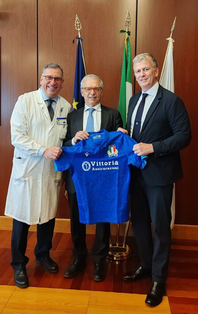 Rugby e solidarietà: all’asta le maglie della storica vittoria azzurra a sostegno del Policlinico Gemelli