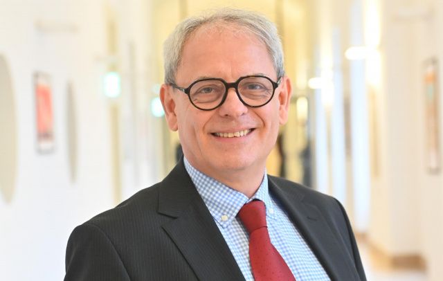 Az MTA doktorai: Ződi Zsolt a mesterséges intelligenciával kapcsolatos jogi kérdésekről és a platformjogról