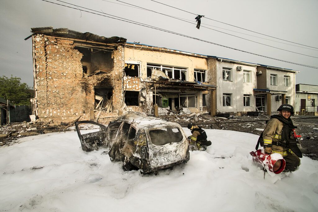 Ruský dron zničil naše humanitárne auto. Pomôžte nám pokračovať v pomoci na Ukrajine