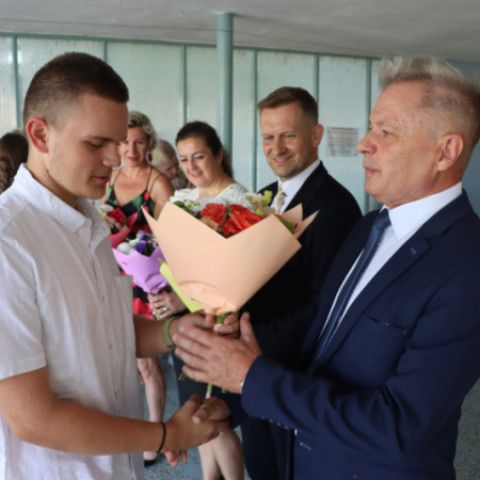 Školákom dnes začínajú prázdniny