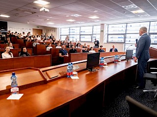 Diskusia predsedu vlády so študentmi v Trenčíne