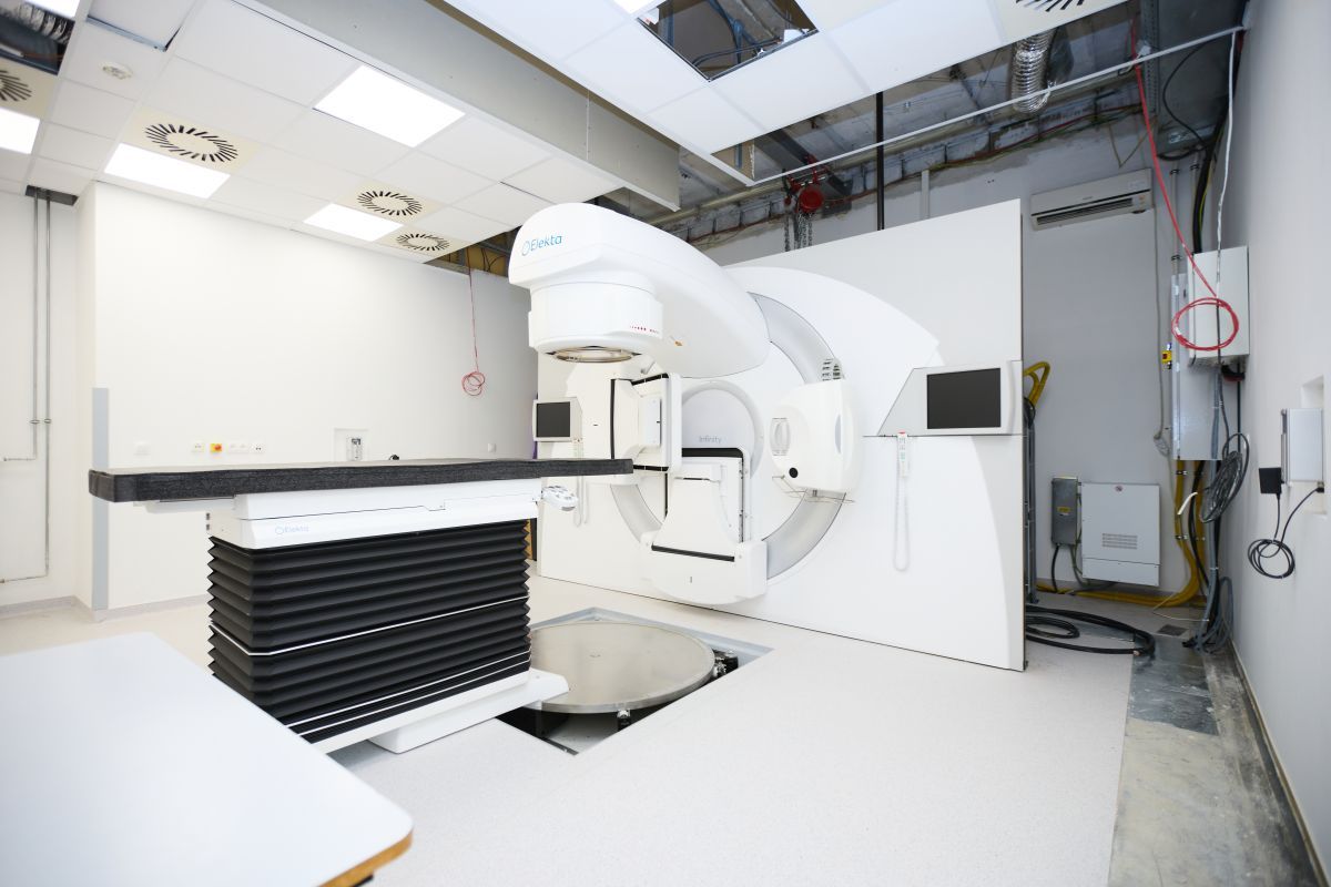 Do michalovskej nemocnice dorazil nový lineárny urýchľovač. Pracovisko prerábajú za vyše 4 milióny eur