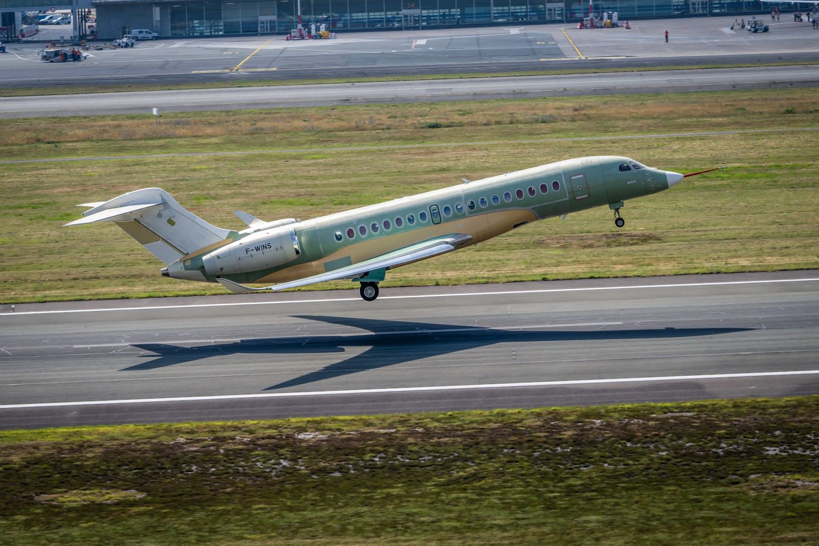 Le Falcon 10X réalise son premier vol