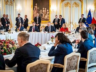 "V4 JE OPÄŤ ŽIVÁ" - predsedovia vlád krajín V4 rokovali na Bratislavskom hrade aj s írskym premiérom