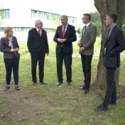 Slovinský veľvyslanec Stanislav Raščan navštívil PU, na znak priateľstva zasadil lipu