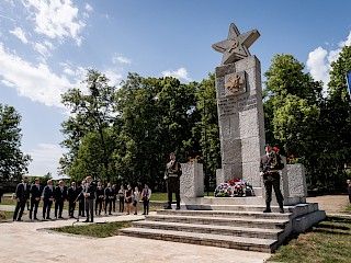 R. Fico: Vojenské cintoríny nemôžu byť len mauzóleami, ale živou pripomienkou slobody